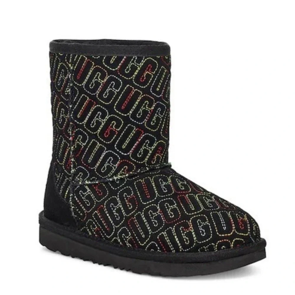 New UGG Kids' Classic II Graphic Stitch Short Boot Size 2‎ Black